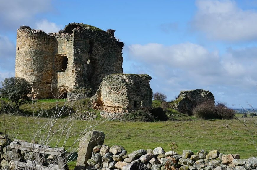 Castillo del Asmesnal (en ruinas), Spain